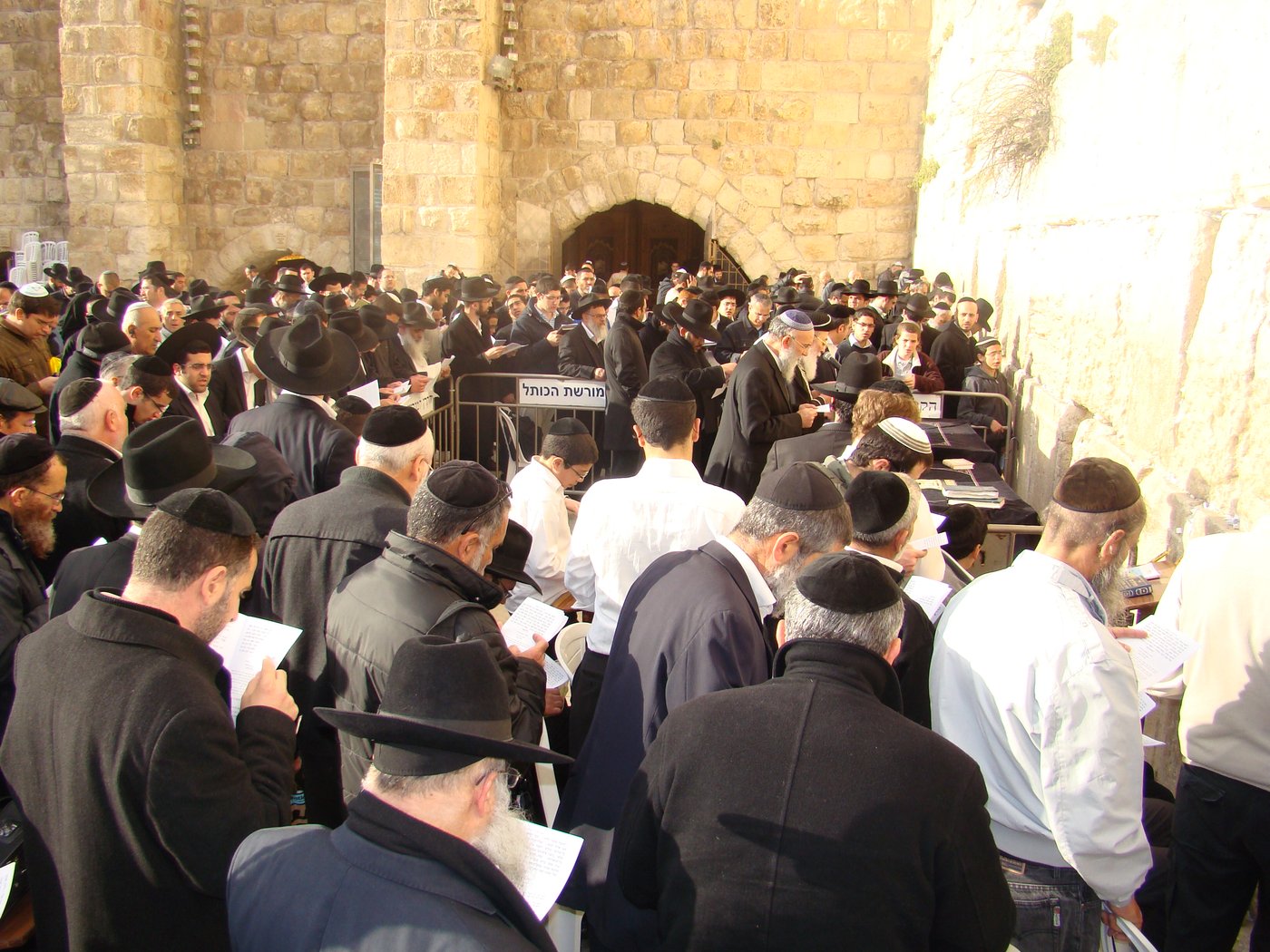 צפו: תפילה לרפואת הרב יוסף