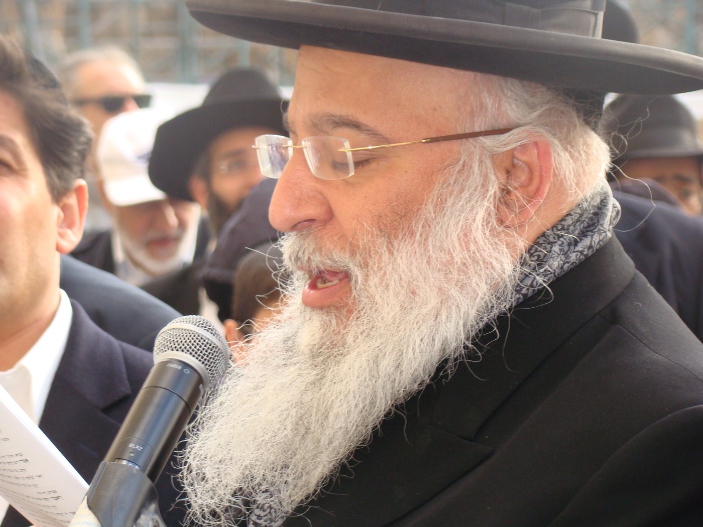 צפו: תפילה לרפואת הרב יוסף