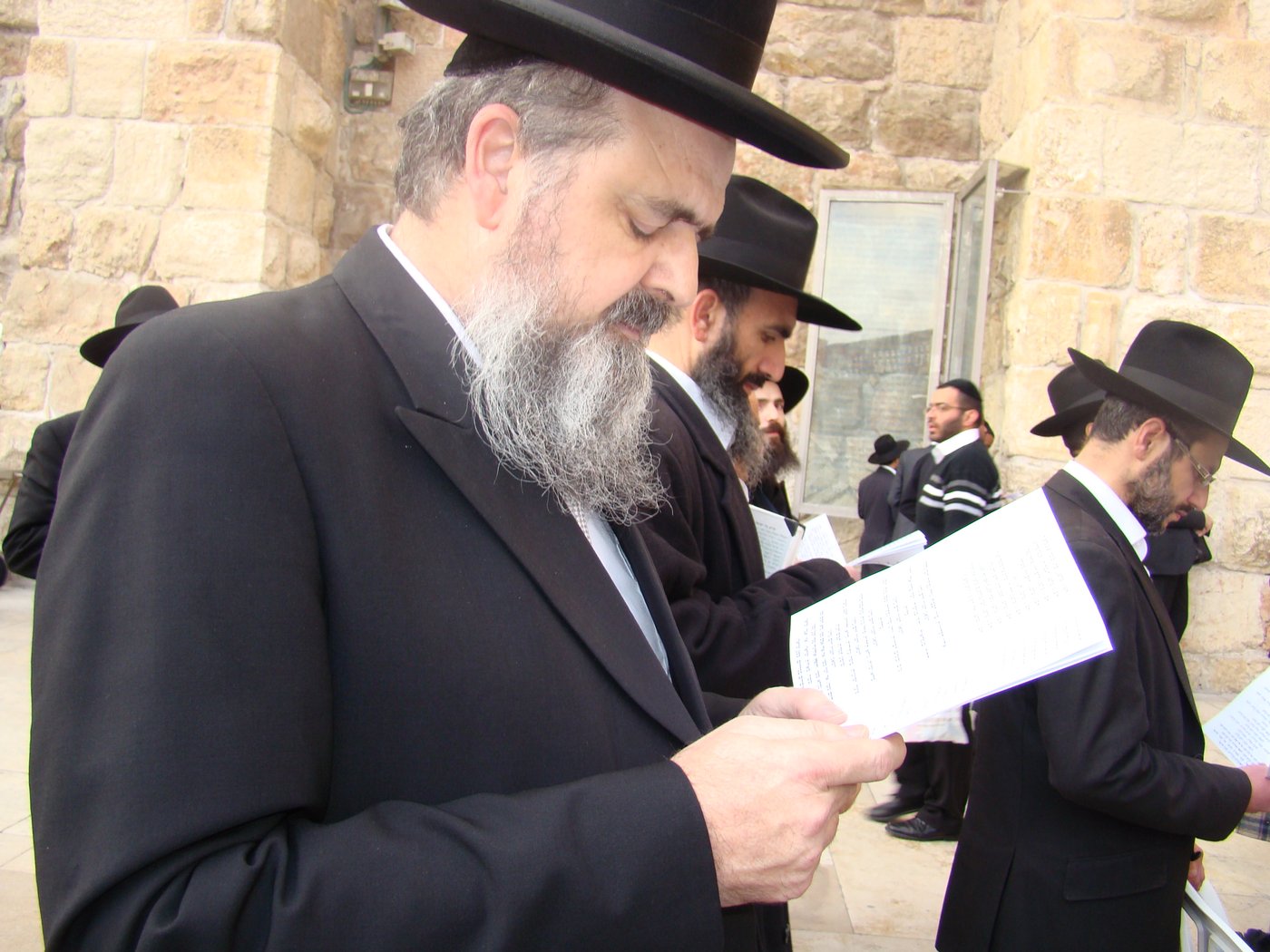 צפו: תפילה לרפואת הרב יוסף