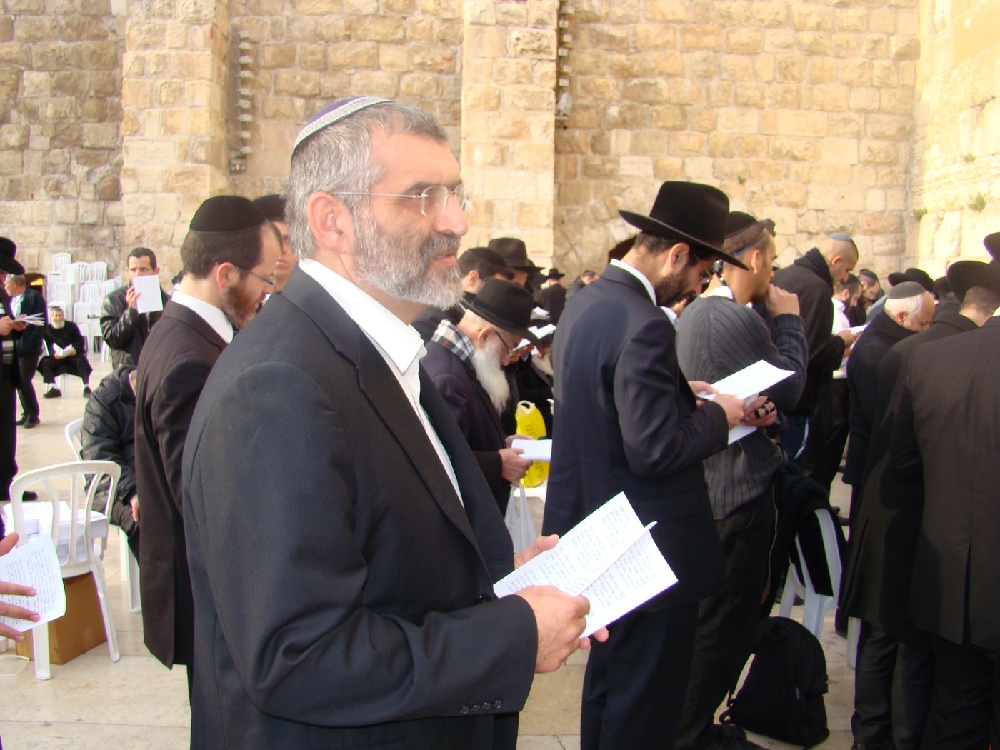 צפו: תפילה לרפואת הרב יוסף