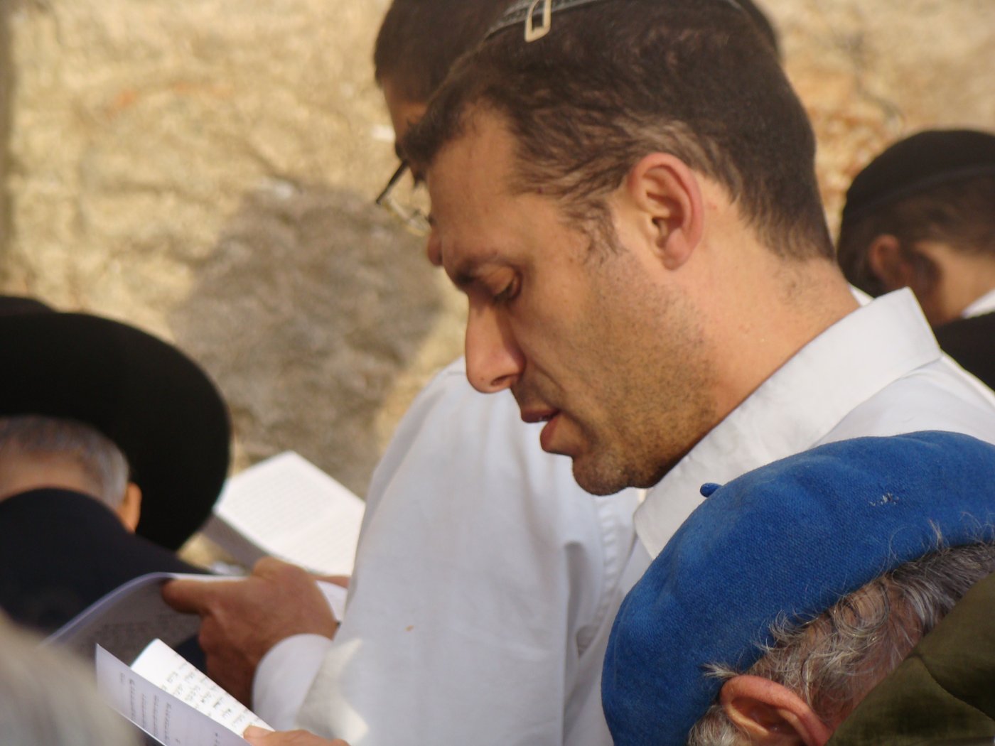 צפו: תפילה לרפואת הרב יוסף