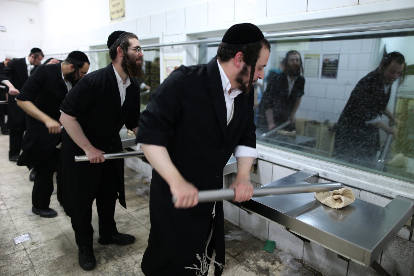 כך אופים מצות בהידור • גלריה