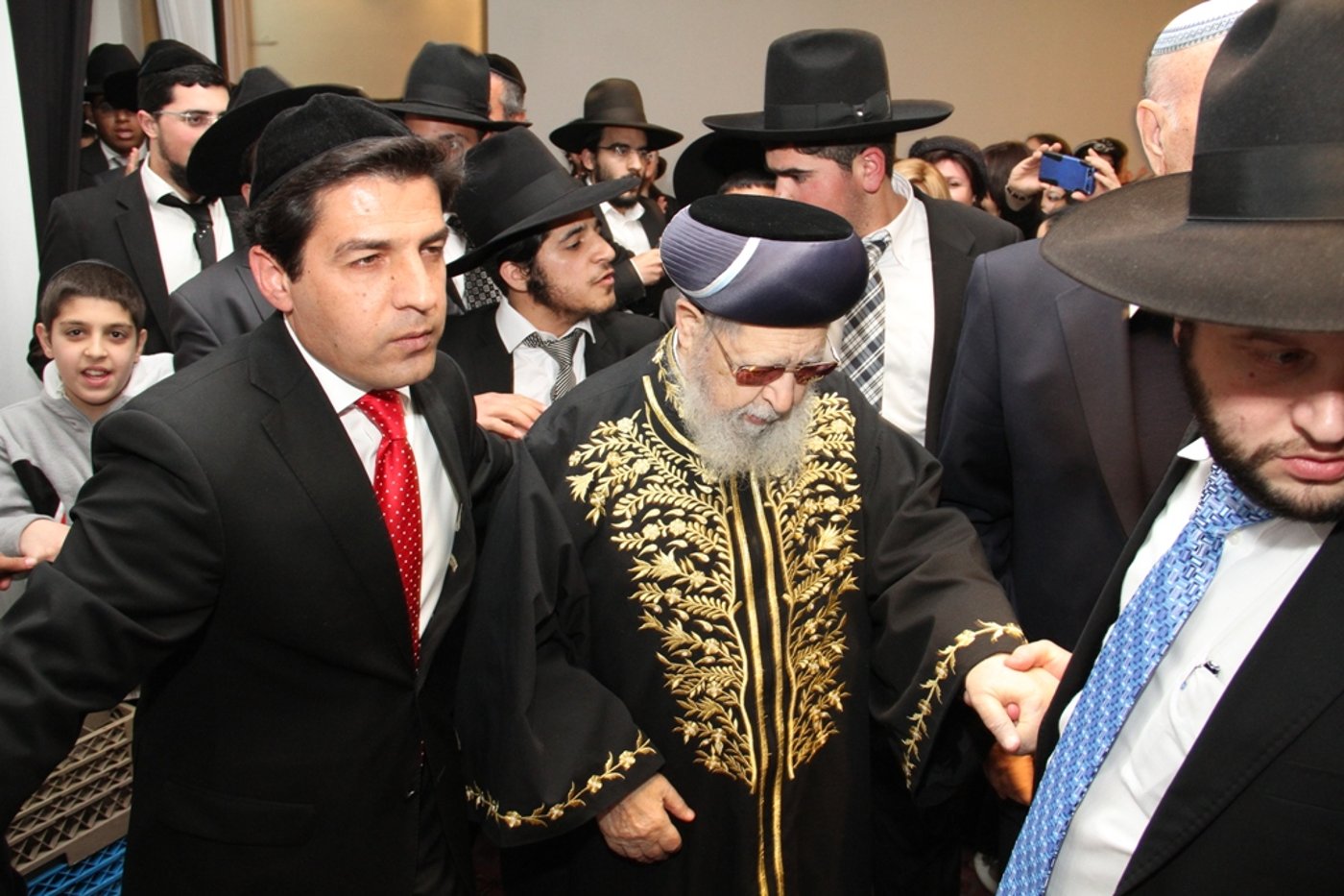 מרן הרב עובדיה יוסף סידר קידושין בחתונת בת הרב בניהו שמואלי
