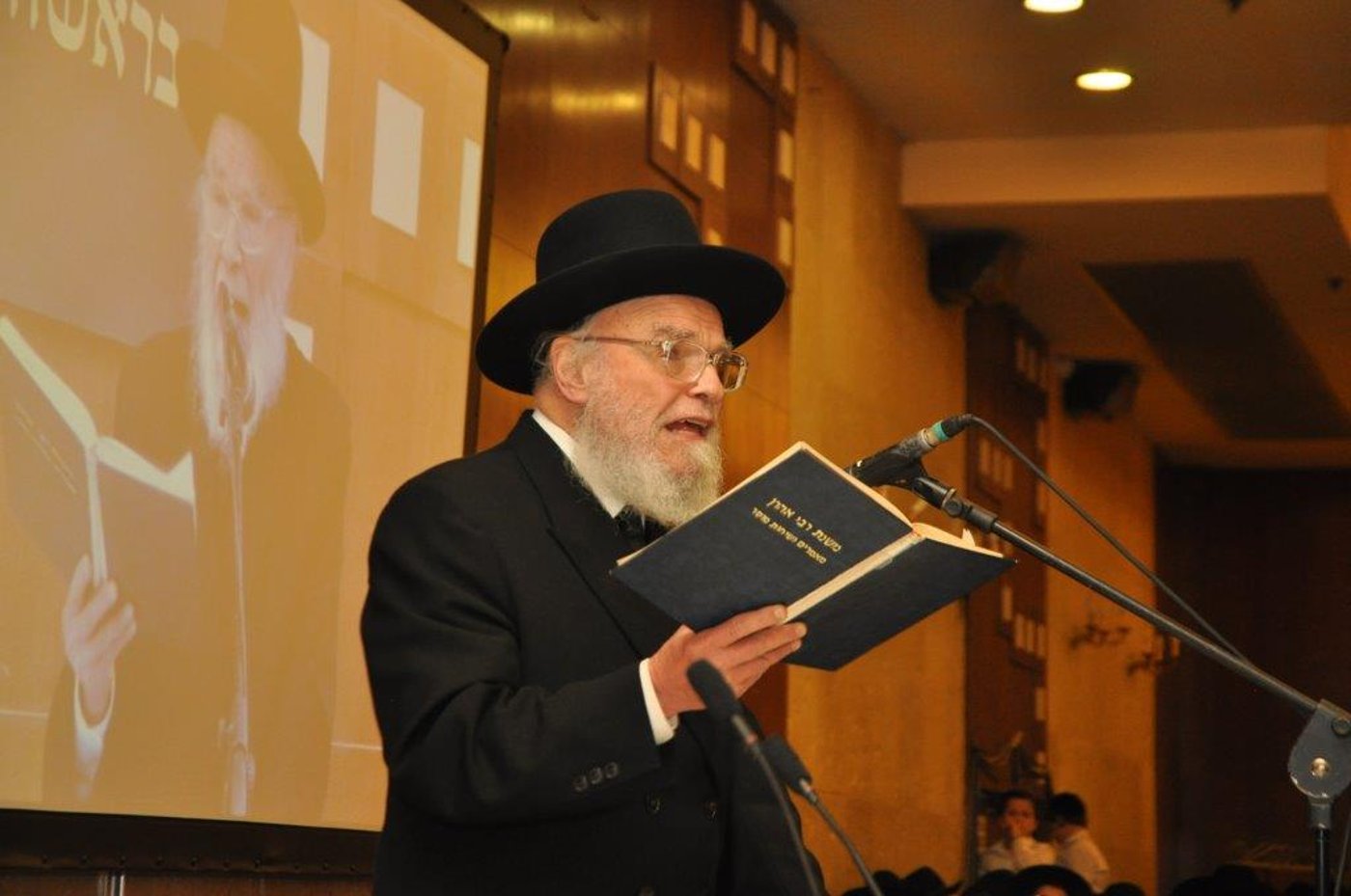 הרב שטיינמן זעק: "רוצים להחריב את עולם התורה"