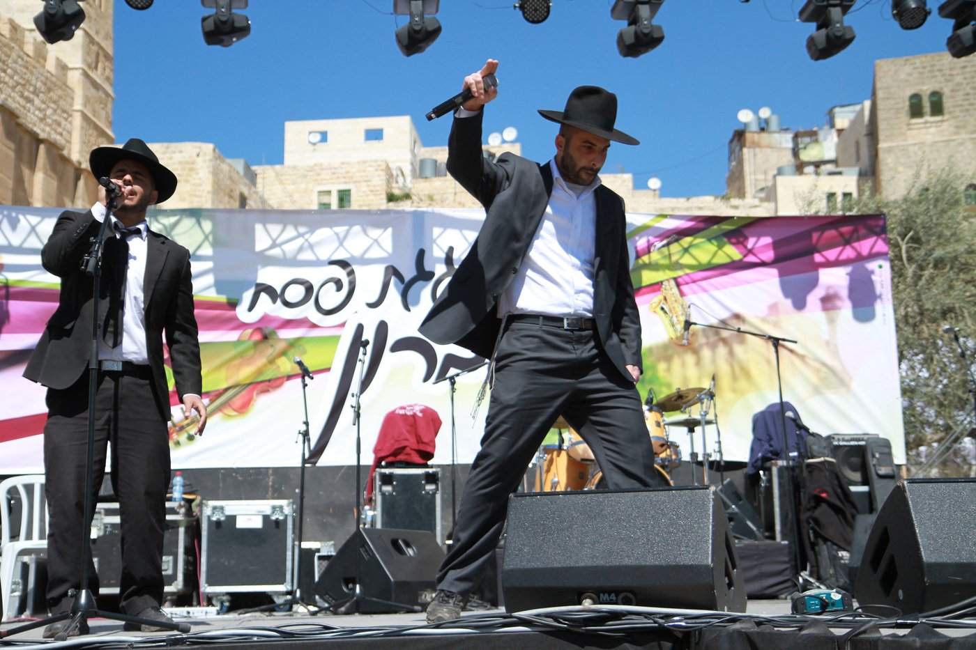 תיעוד ראשון: אלפים חוגגים בחברון