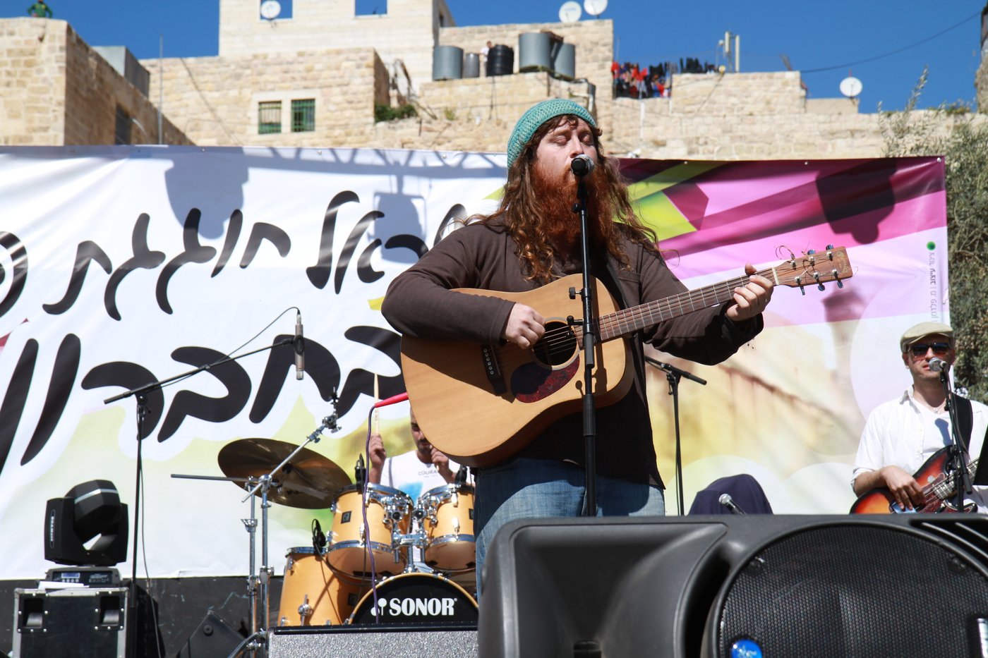 תיעוד ראשון: אלפים חוגגים בחברון