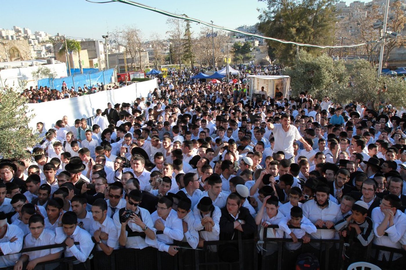 למעלה מ-50,000 איש עלו לחברון בחג הפסח • גלריה