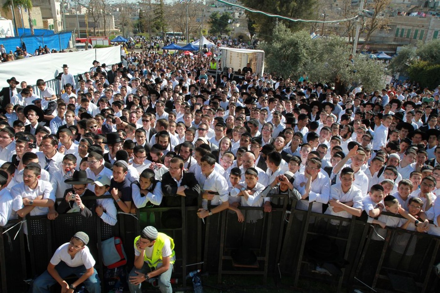 למעלה מ-50,000 איש עלו לחברון בחג הפסח • גלריה