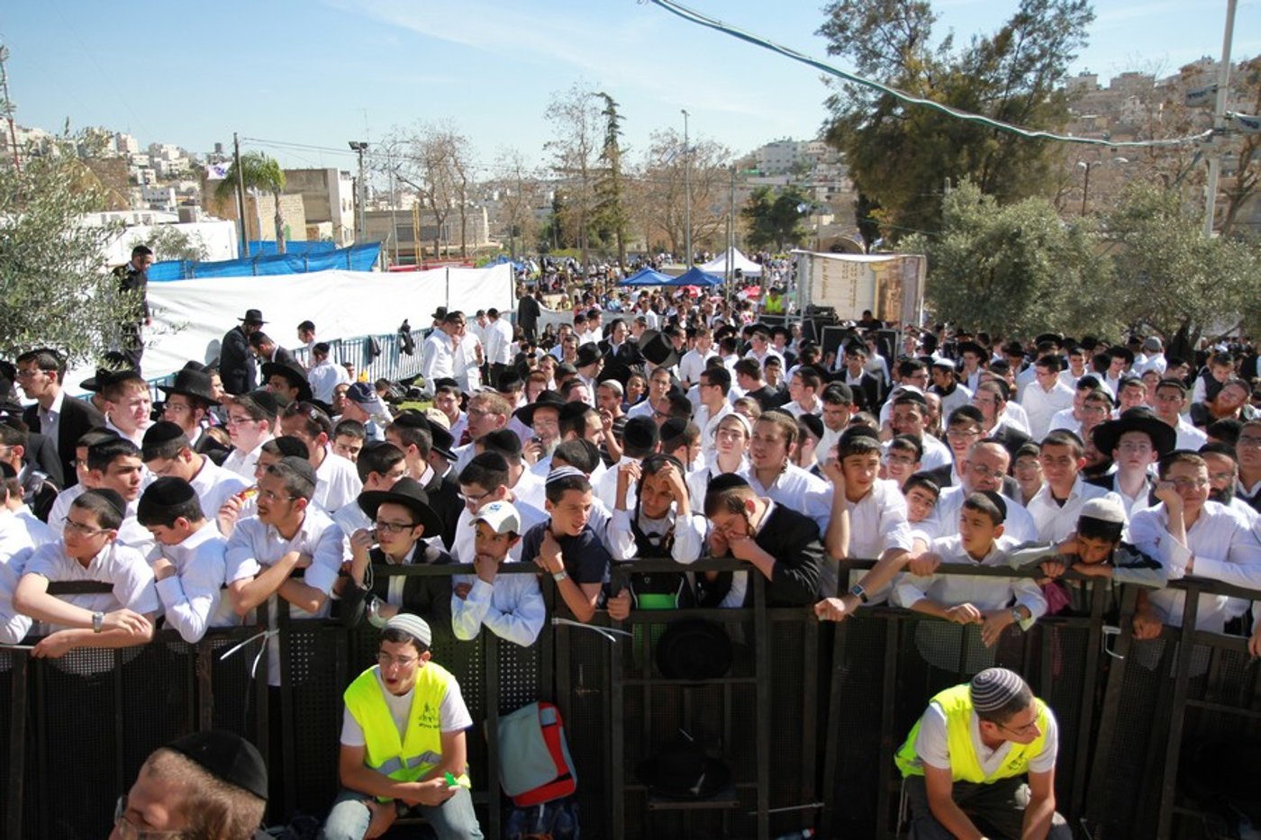 למעלה מ-50,000 איש עלו לחברון בחג הפסח • גלריה