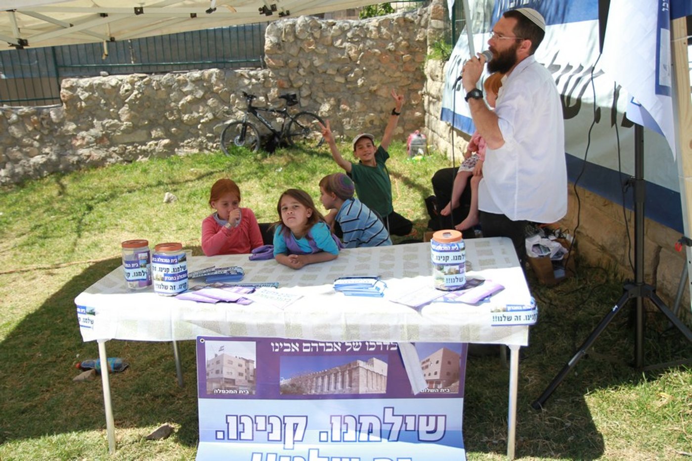 למעלה מ-50,000 איש עלו לחברון בחג הפסח • גלריה