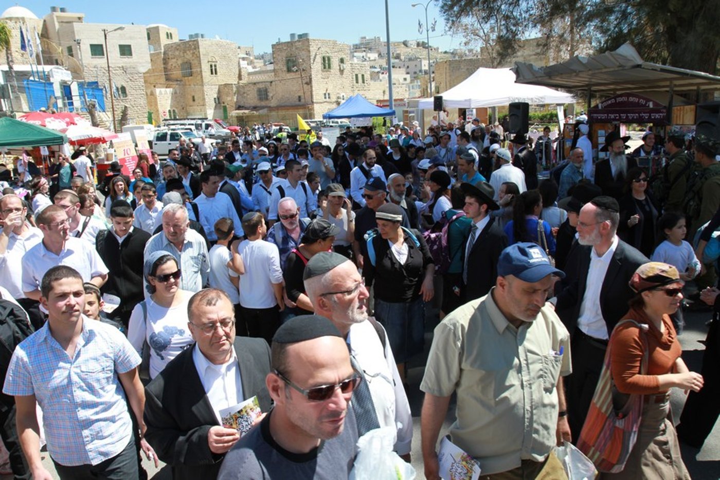 למעלה מ-50,000 איש עלו לחברון בחג הפסח • גלריה