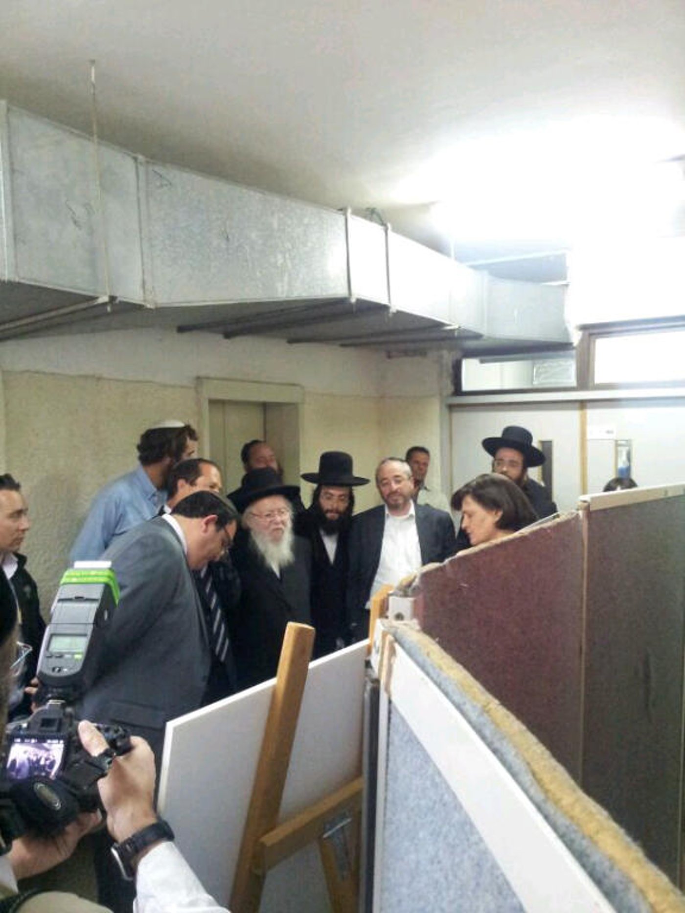 שר החינוך שי פירון ביקר ב'סמינר הישן' והטיף מוסר