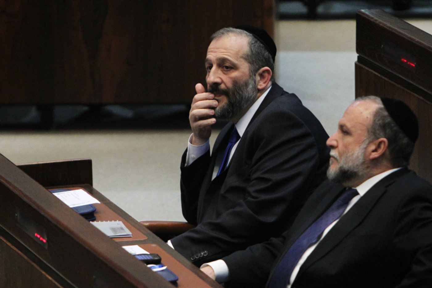 דרעי ויצחק כהן. ש"ס נקרעת מבפנים?