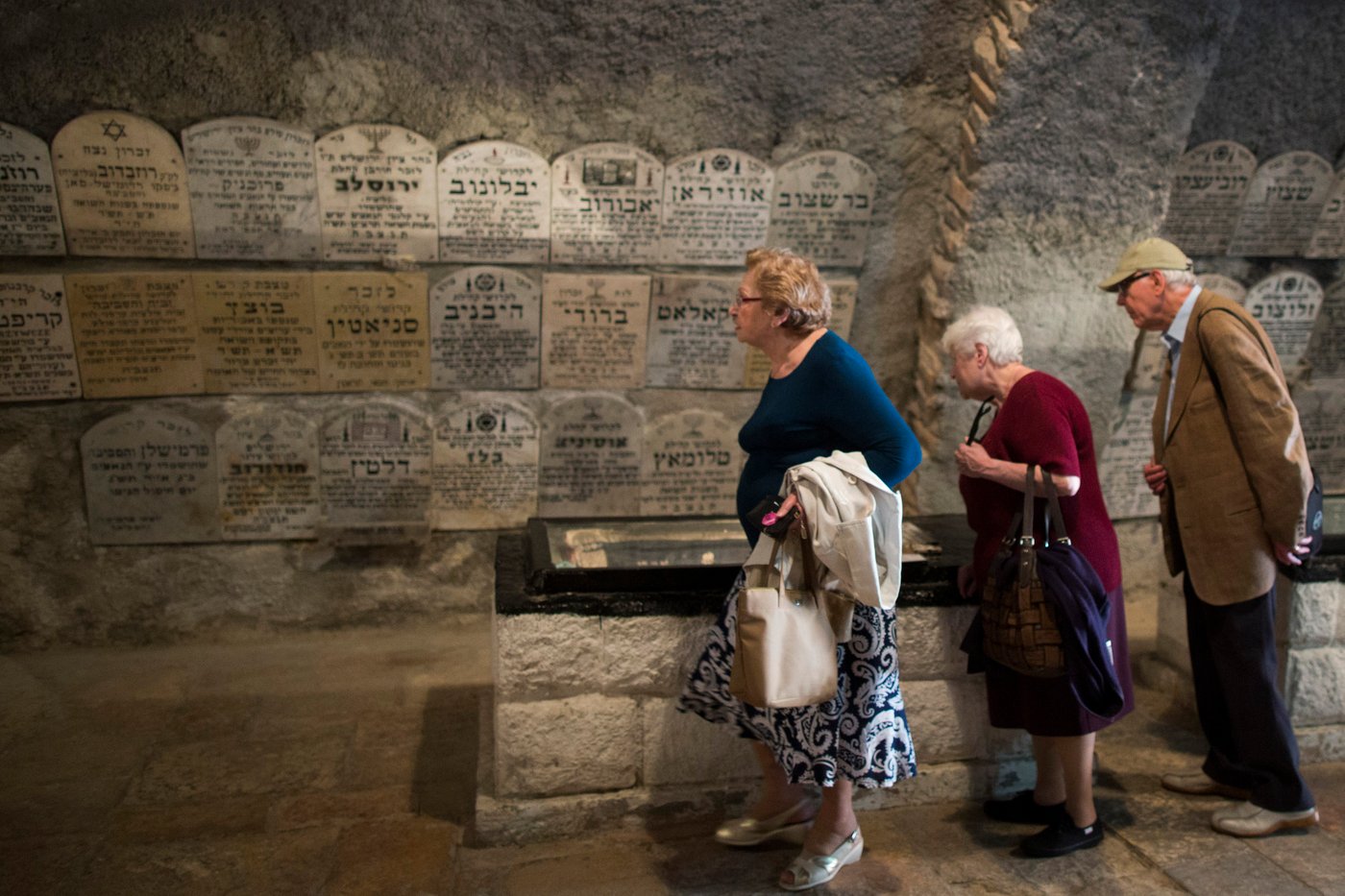 ערב יום השואה: חרדים מבקרים ב"מרתף השואה"
