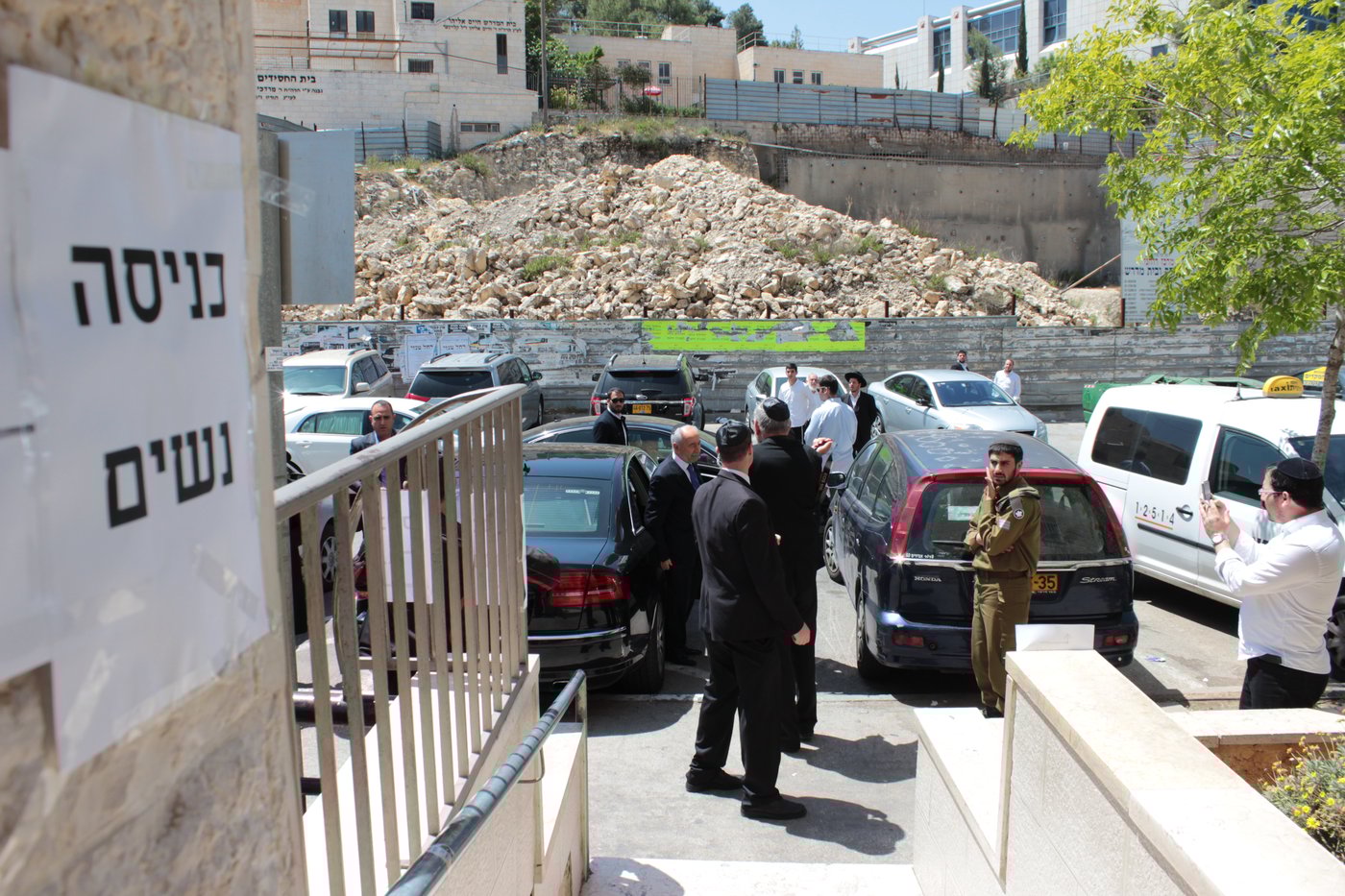 מנחמים את מרן הגר"ע יוסף • תיעוד מתוך הבית