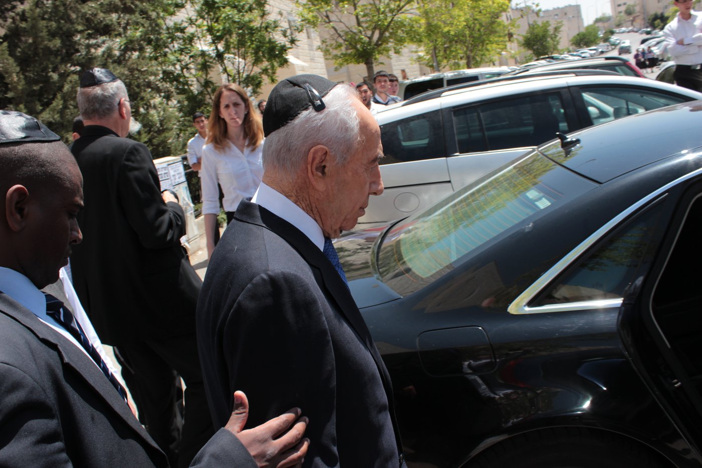 מנחמים את מרן הגר"ע יוסף • תיעוד מתוך הבית