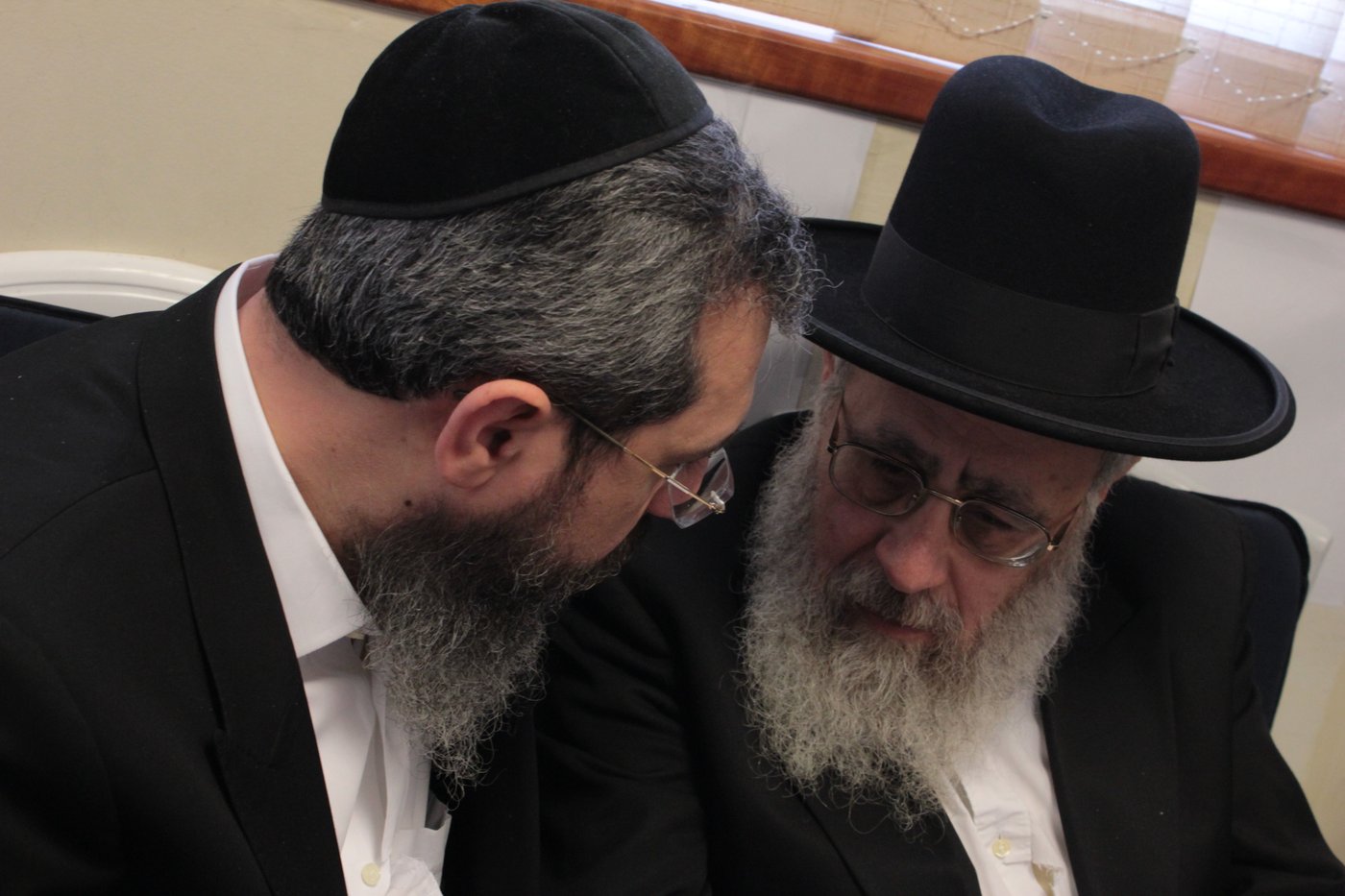 מנחמים את מרן הגר"ע יוסף • תיעוד מתוך הבית
