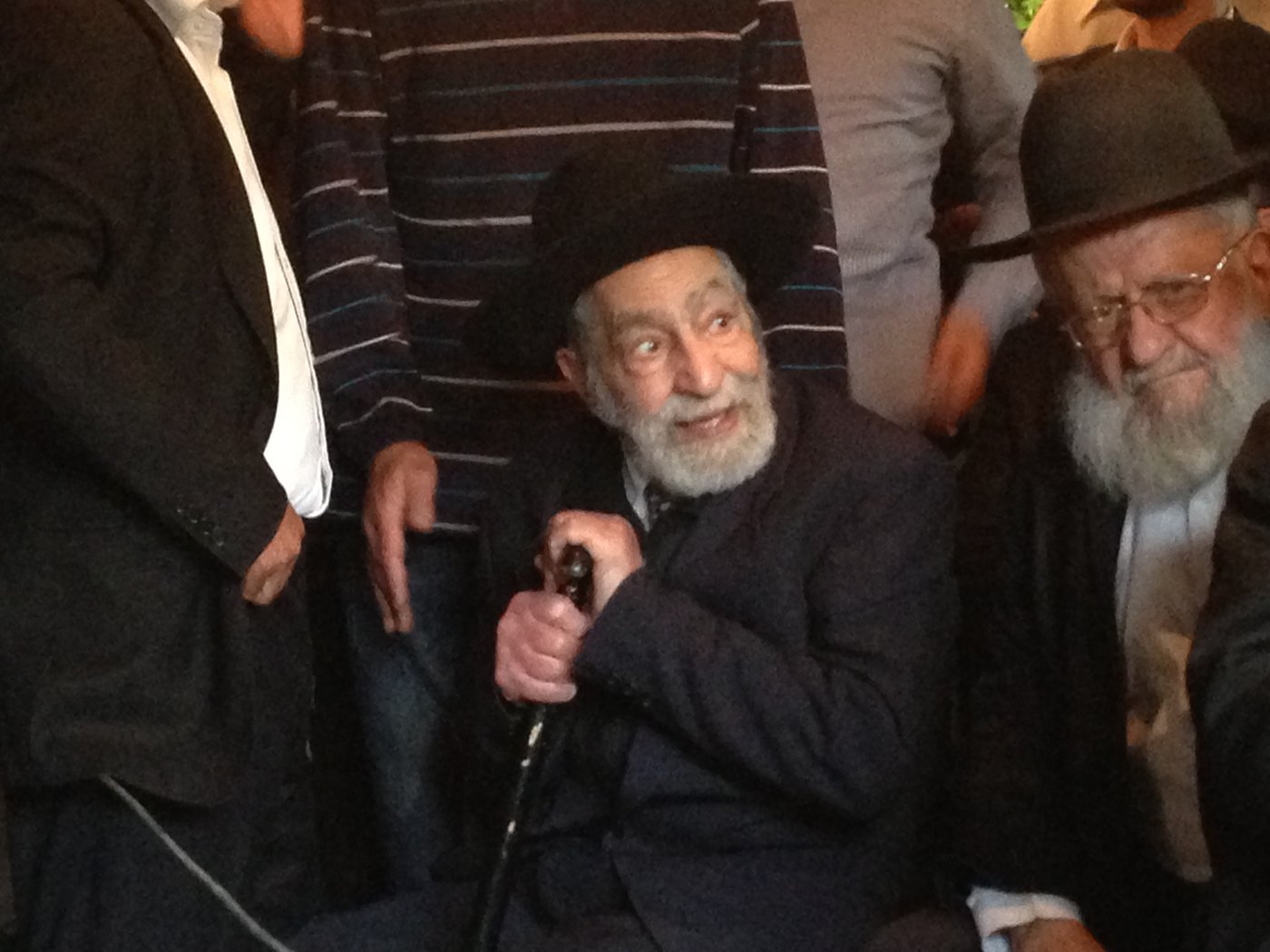 אבלים וכואבים: מנחמים בבית הרב יעקב יוסף זצ"ל