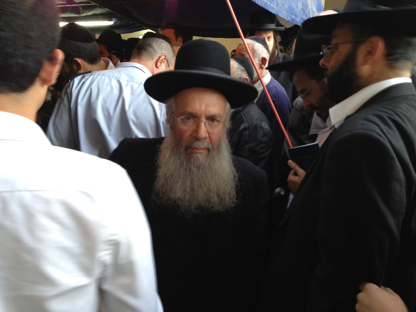 אבלים וכואבים: מנחמים בבית הרב יעקב יוסף זצ"ל