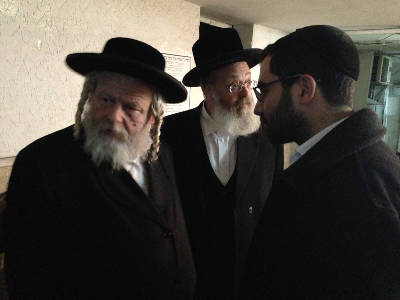 אבלים וכואבים: מנחמים בבית הרב יעקב יוסף זצ"ל
