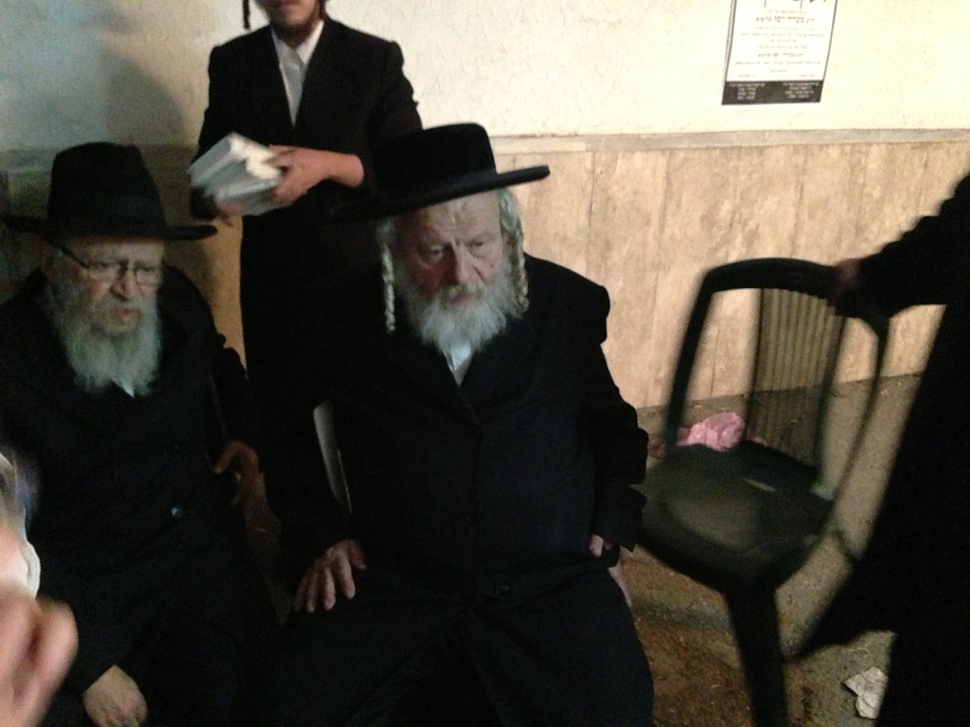 אבלים וכואבים: מנחמים בבית הרב יעקב יוסף זצ"ל