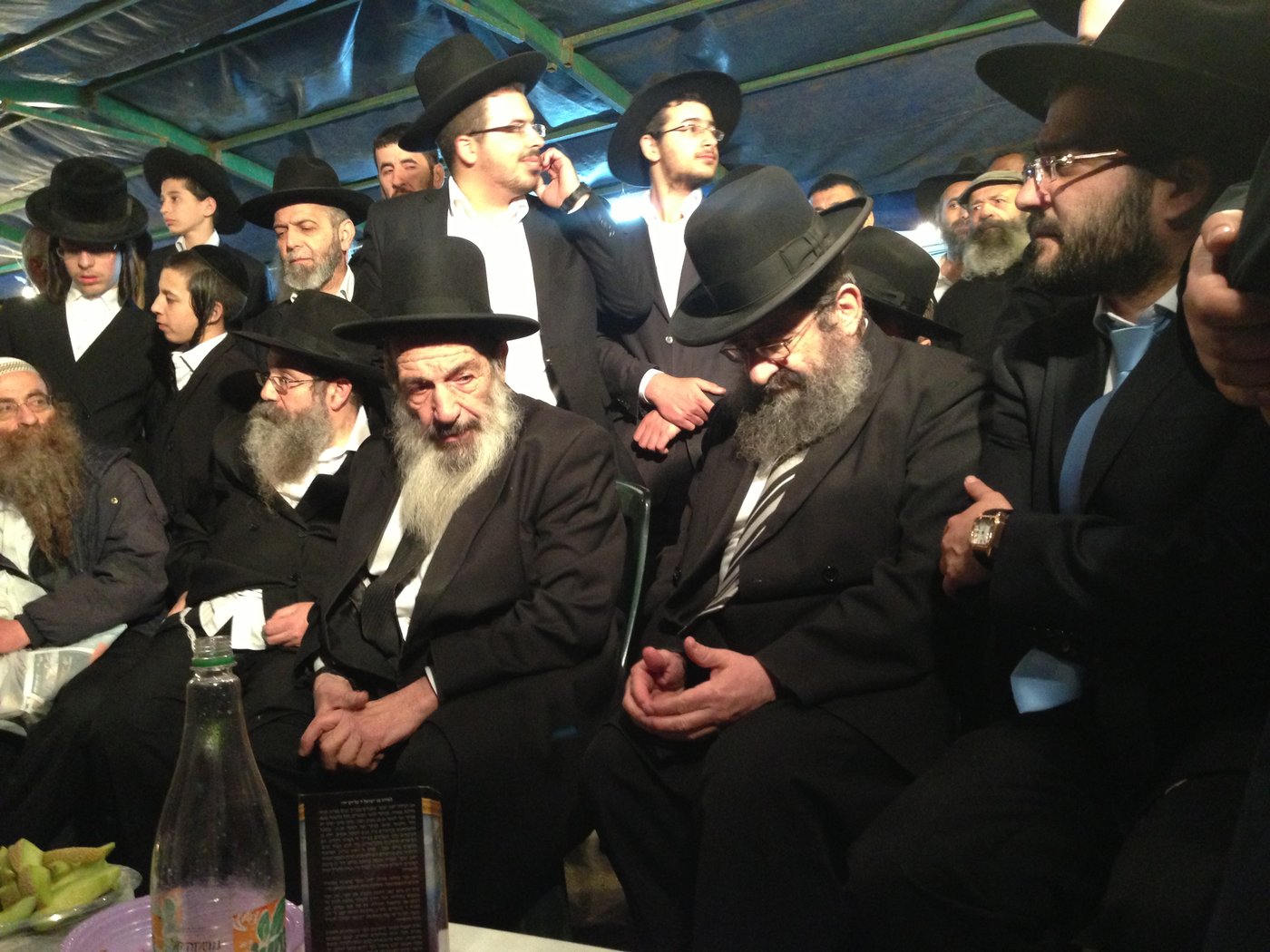אבלים וכואבים: מנחמים בבית הרב יעקב יוסף זצ"ל