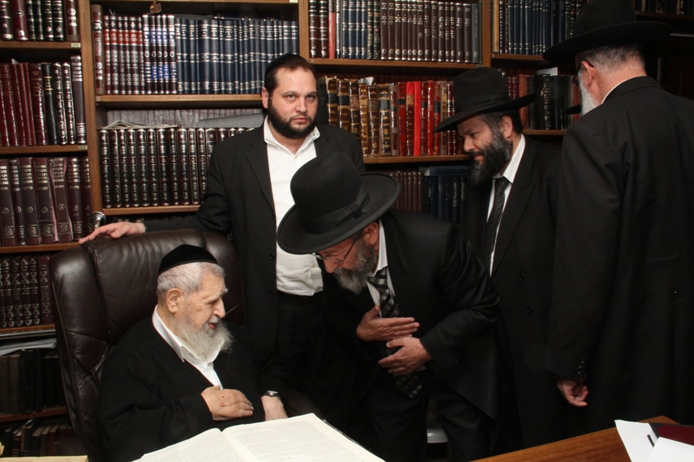יום של ניחומים בבית הרב יעקב יוסף ע"ה