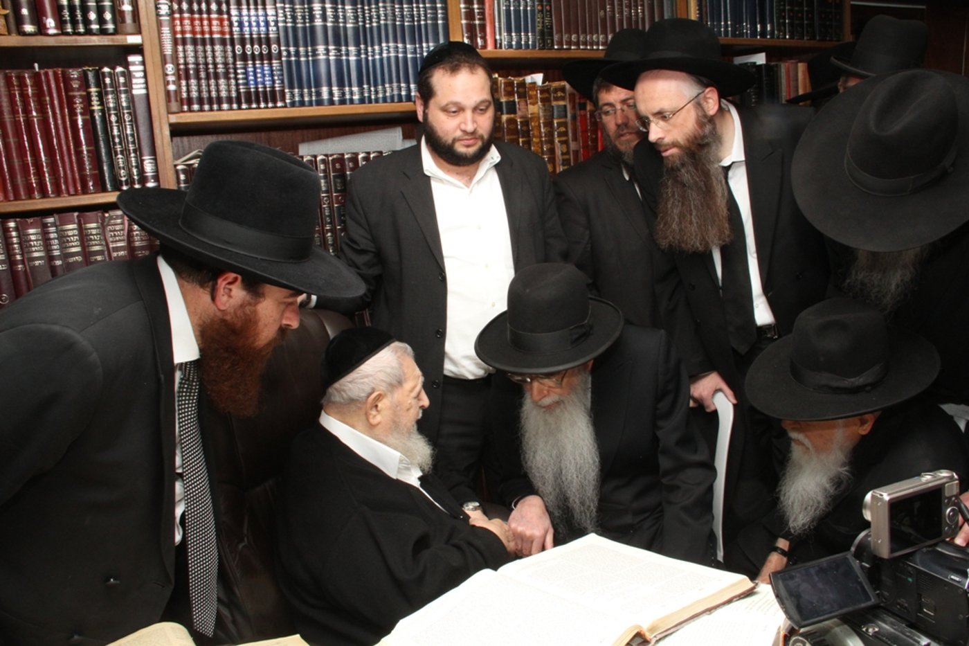 יום של ניחומים בבית הרב יעקב יוסף ע"ה