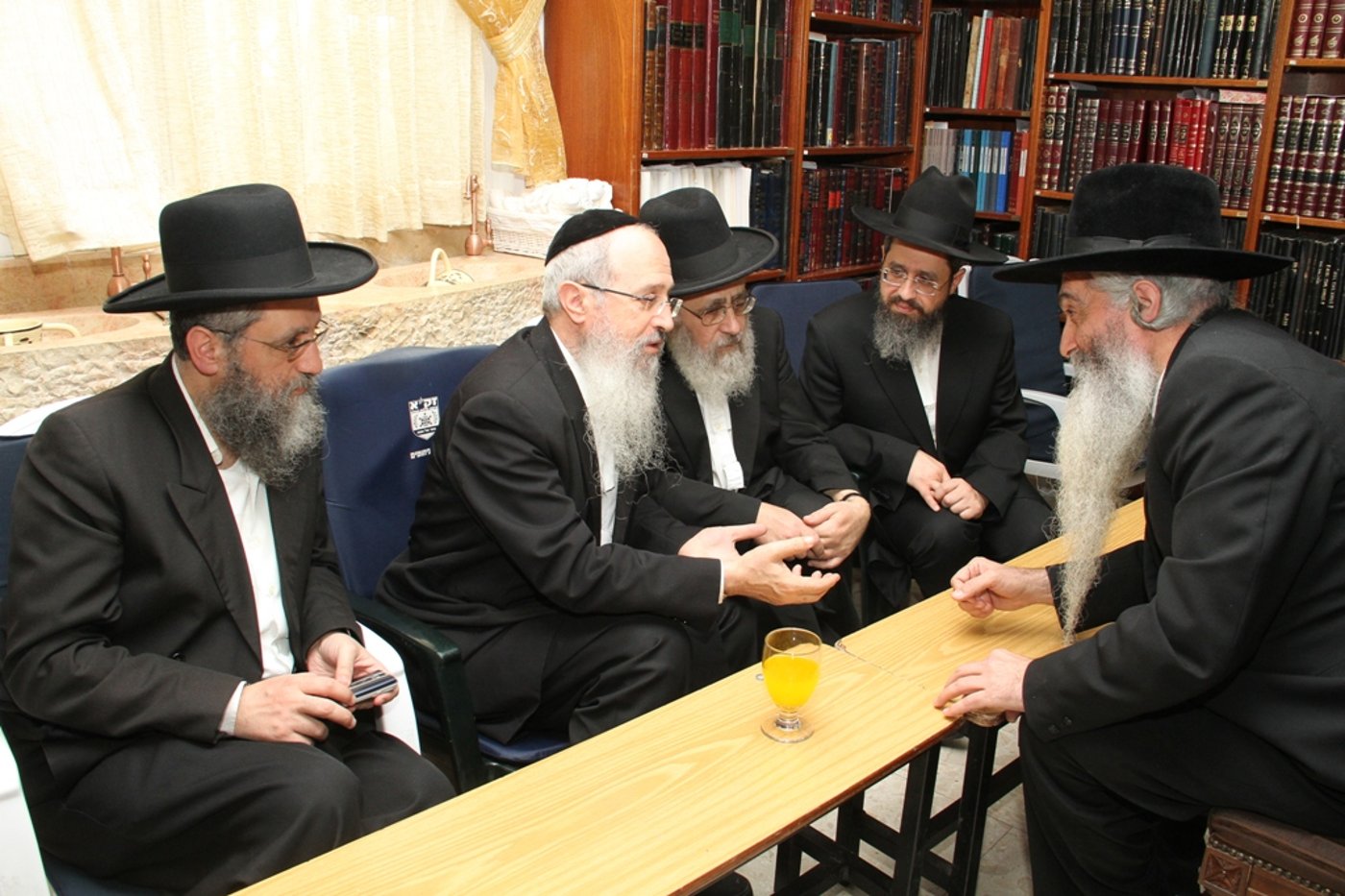 יום של ניחומים בבית הרב יעקב יוסף ע"ה