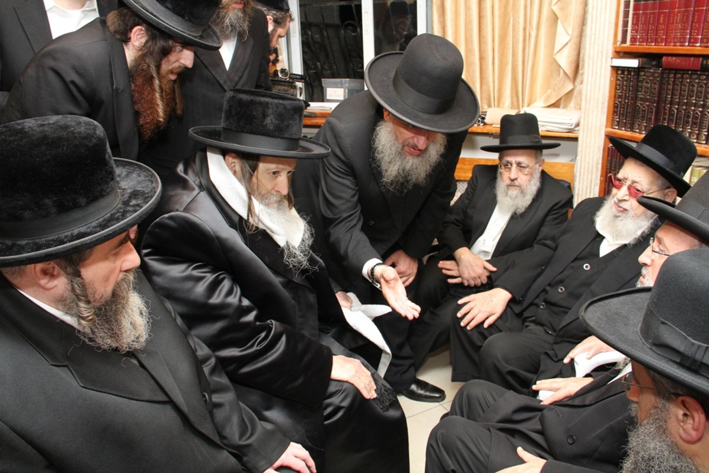 יום של ניחומים בבית הרב יעקב יוסף ע"ה
