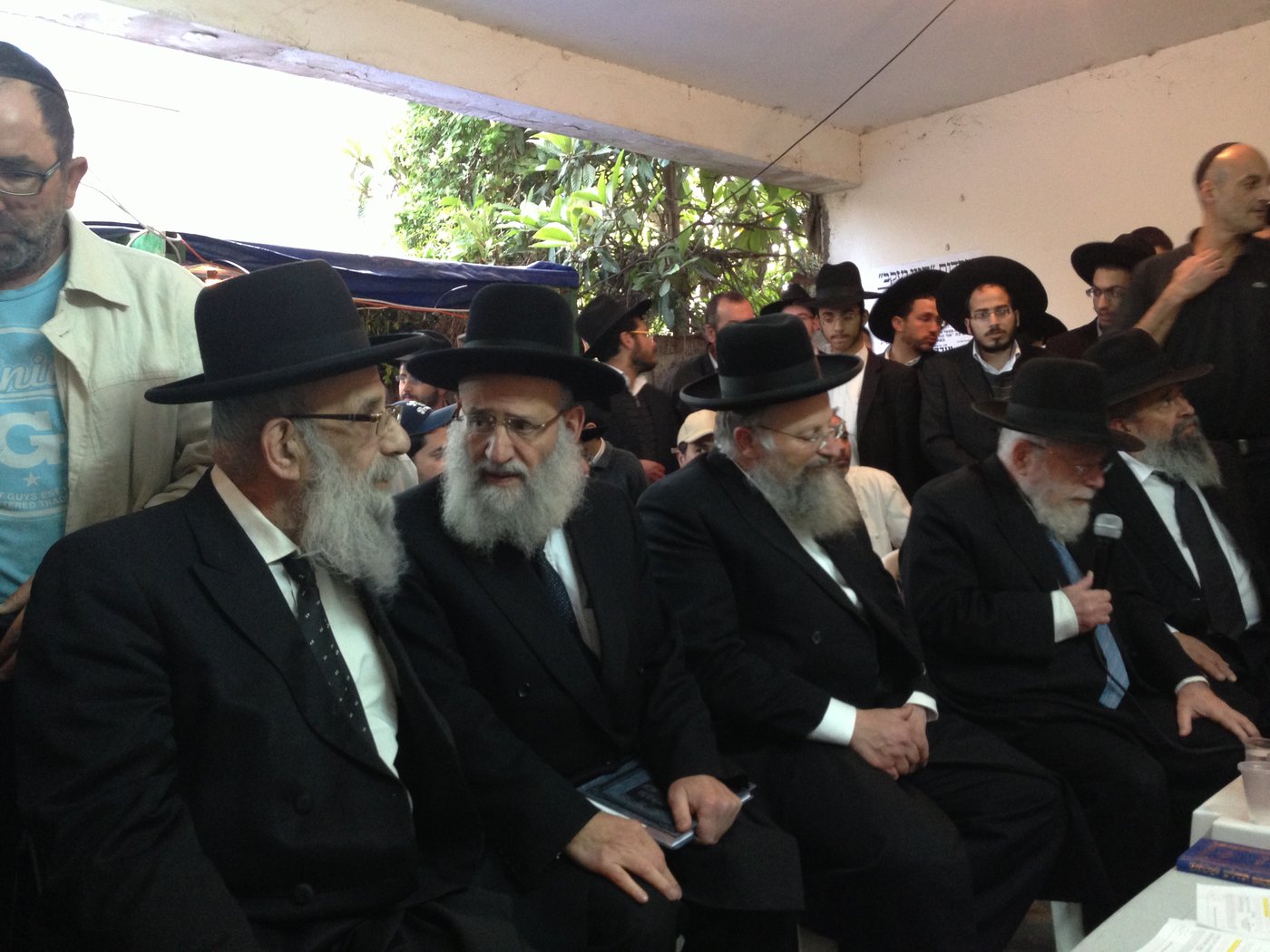 יום של ניחומים בבית הרב יעקב יוסף ע"ה