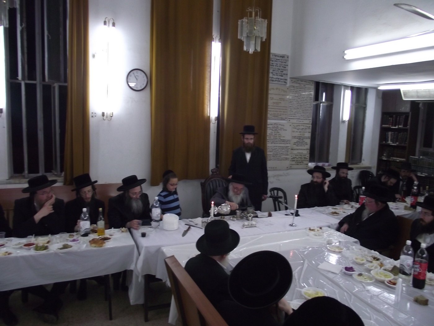 האדמו"ר מספינקא בני ברק בטיש מיוחד לציון היארצייט