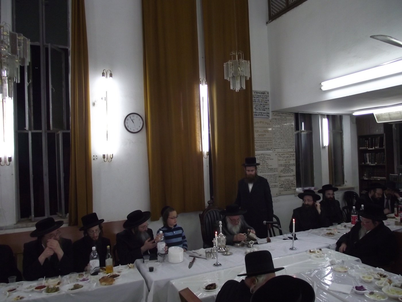 האדמו"ר מספינקא בני ברק בטיש מיוחד לציון היארצייט