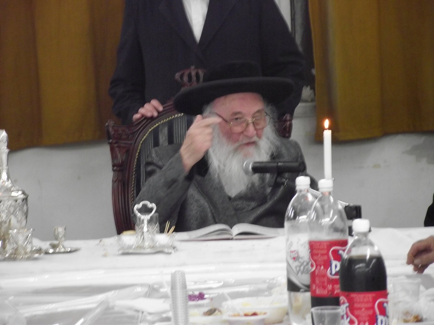 האדמו"ר מספינקא בני ברק בטיש מיוחד לציון היארצייט