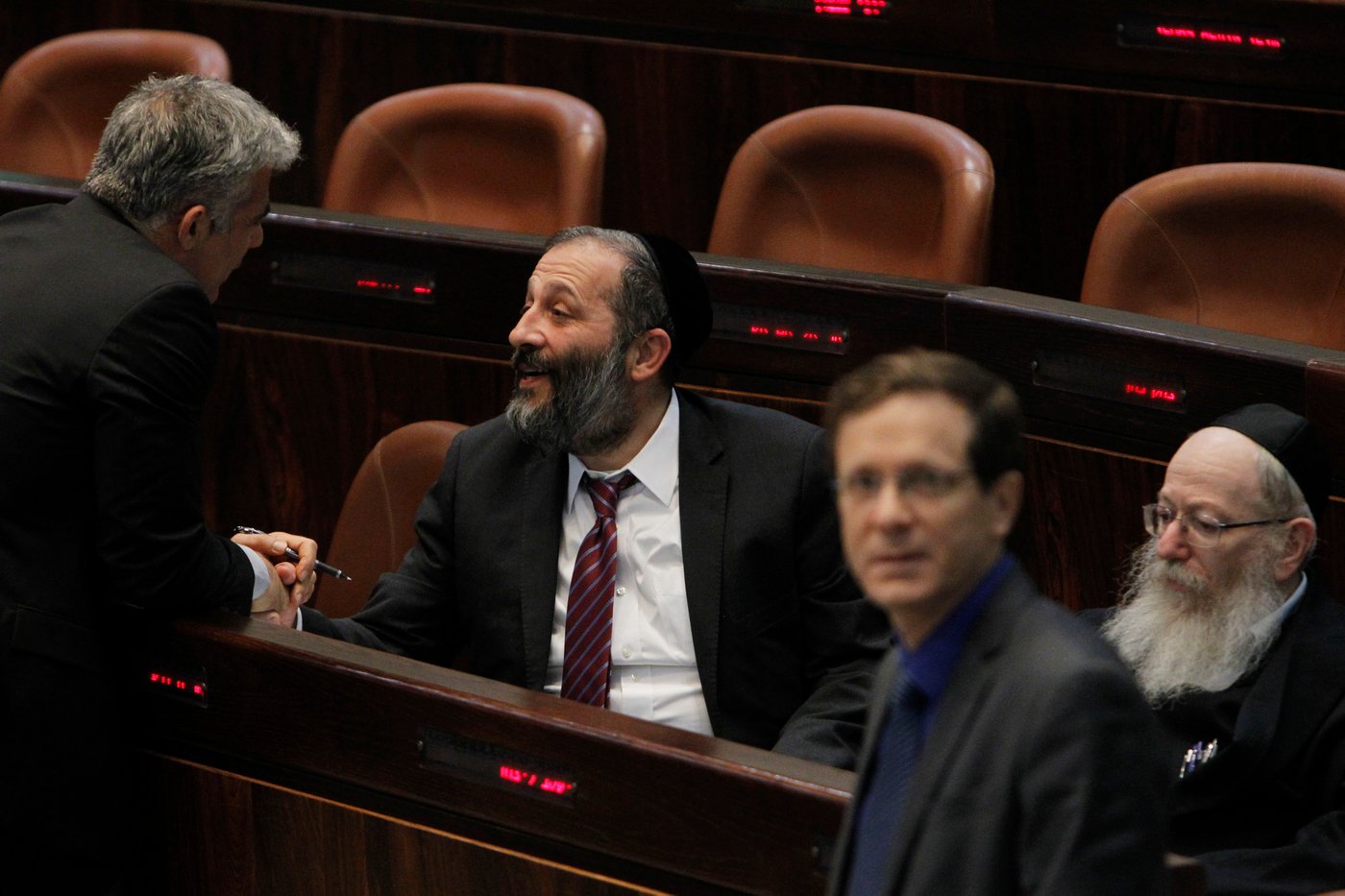 גלריה: מליאת הכנסת בעת השתלחות לפיד בחרדים