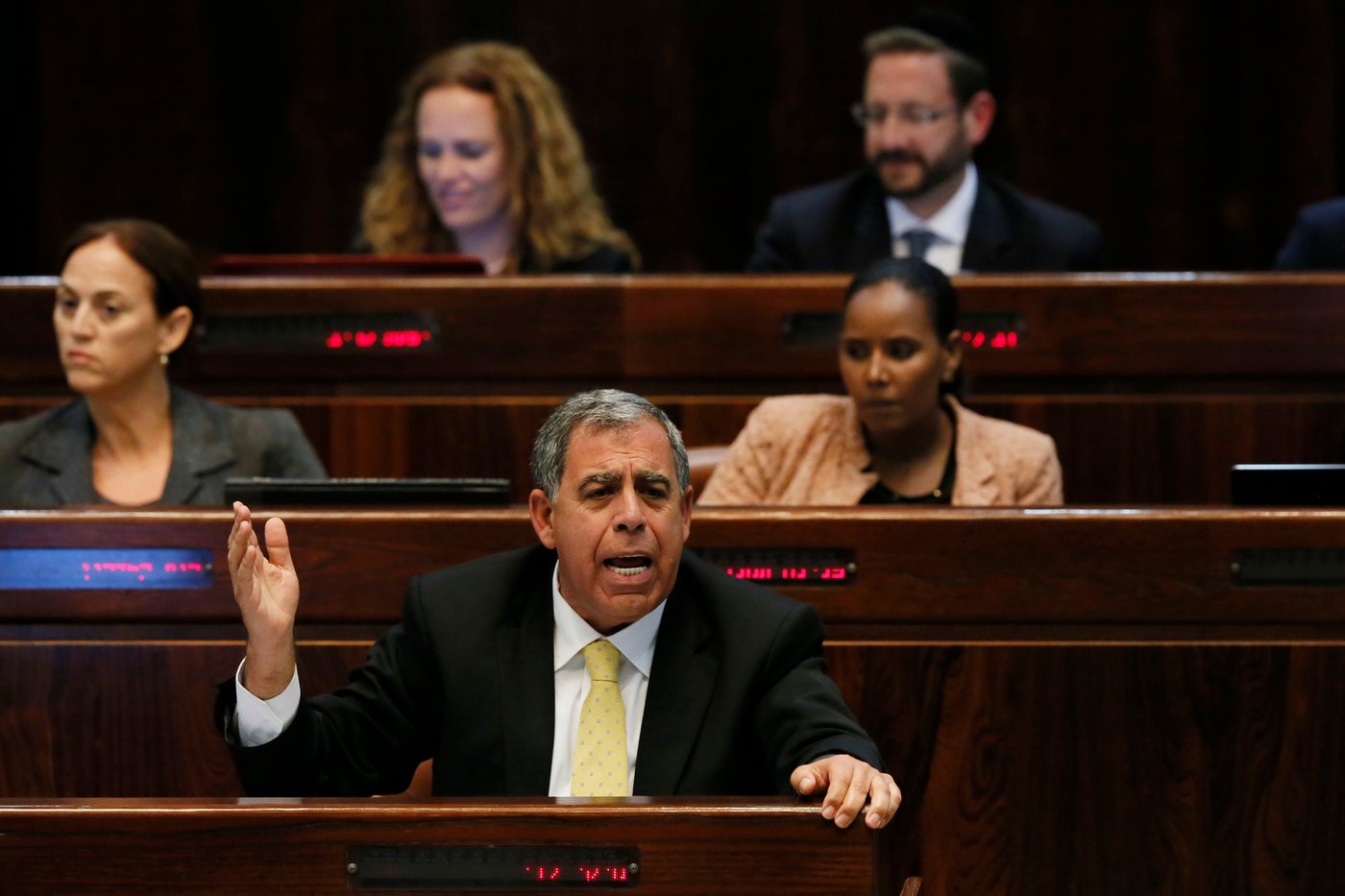 גלריה: מליאת הכנסת בעת השתלחות לפיד בחרדים