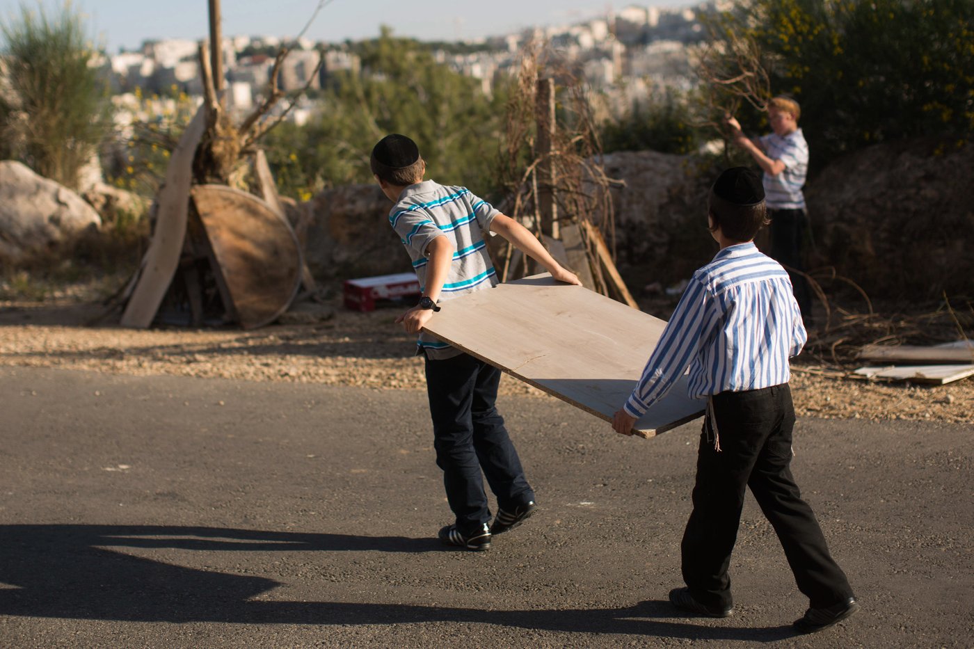 ל"ג בעומר: ילדי ירושלים נערכים למדורות • גלריה