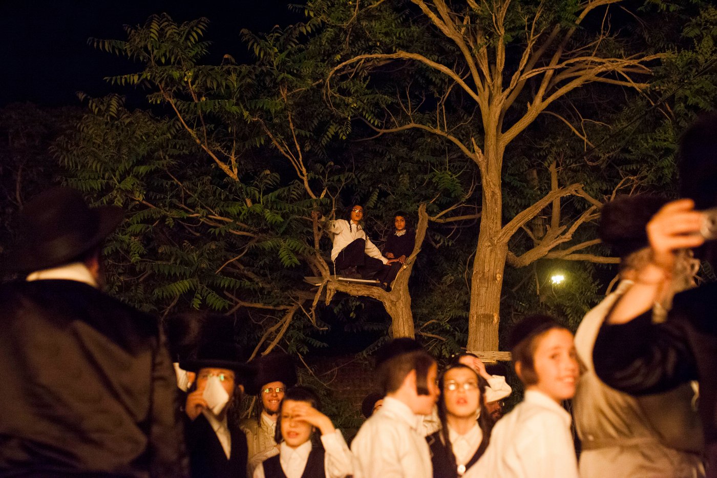 חגיגות ל"ג בעומר בשכונת מאה שערים בירושלים • צפו