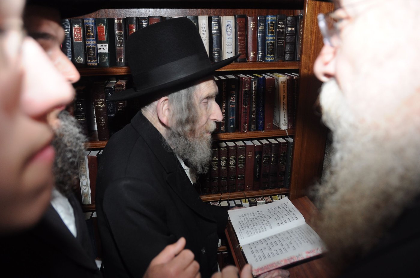 הגראי"ל ביקר בכותל המערבי והתייחס לסוגיית נשות הכותל: "צריך רחמי שמיים"