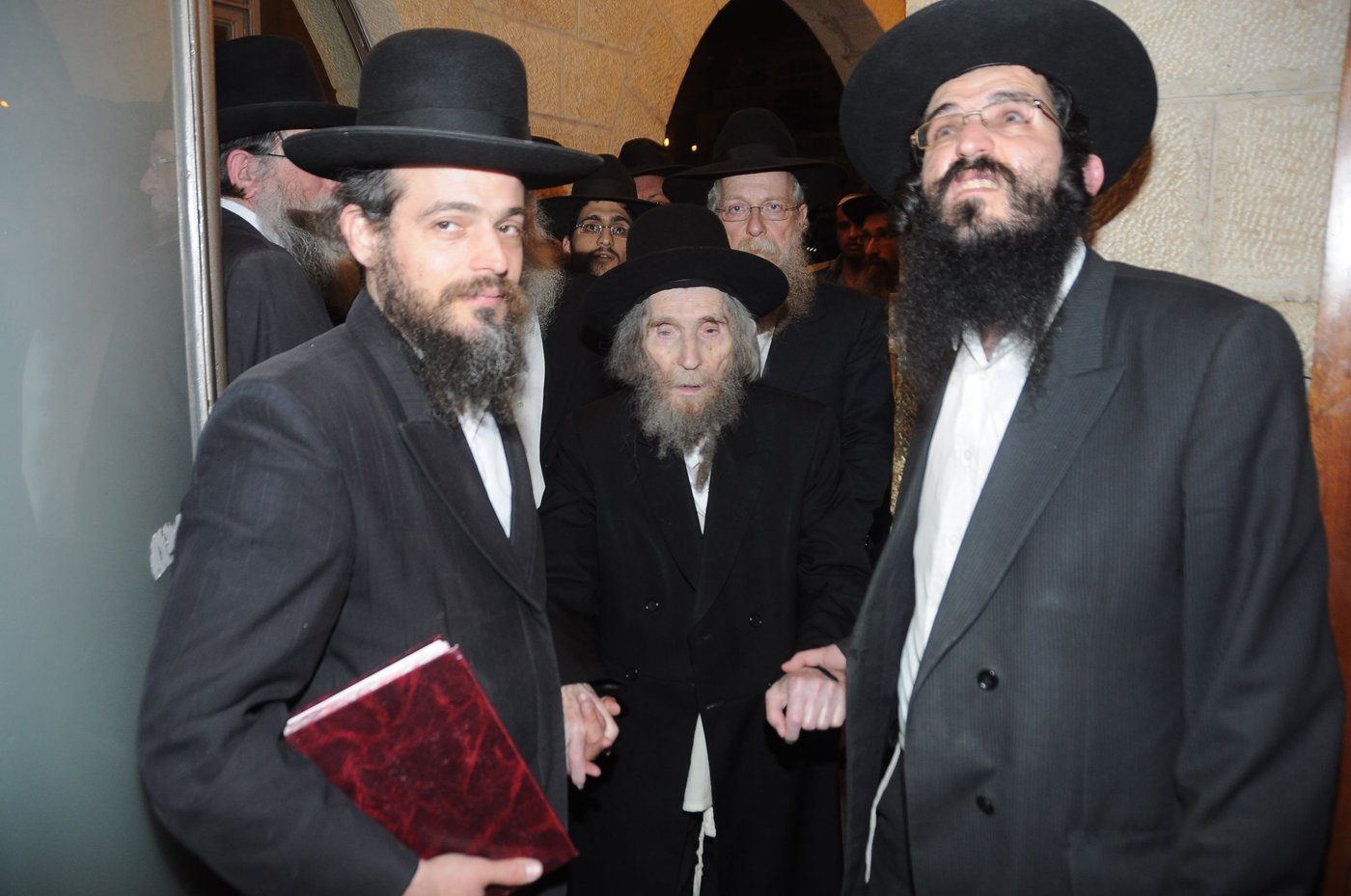 הגראי"ל ביקר בכותל המערבי והתייחס לסוגיית נשות הכותל: "צריך רחמי שמיים"
