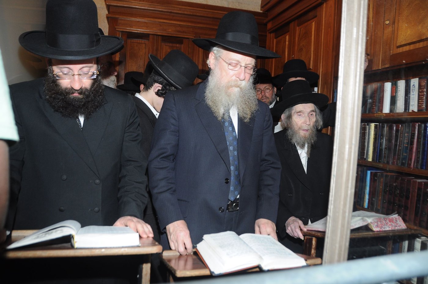 הגראי"ל ביקר בכותל המערבי והתייחס לסוגיית נשות הכותל: "צריך רחמי שמיים"