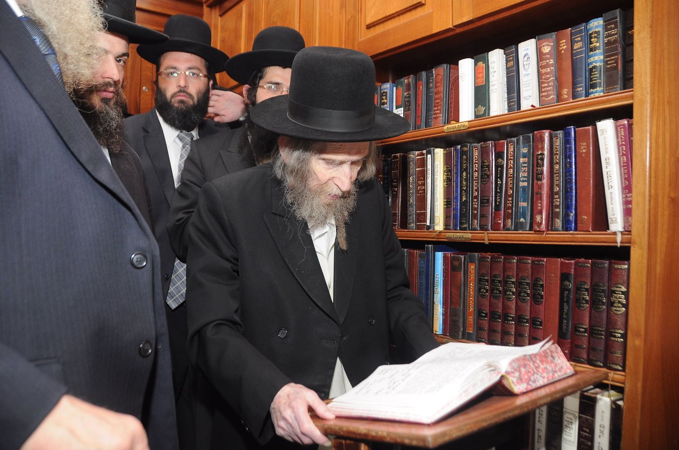 הגראי"ל ביקר בכותל המערבי והתייחס לסוגיית נשות הכותל: "צריך רחמי שמיים"