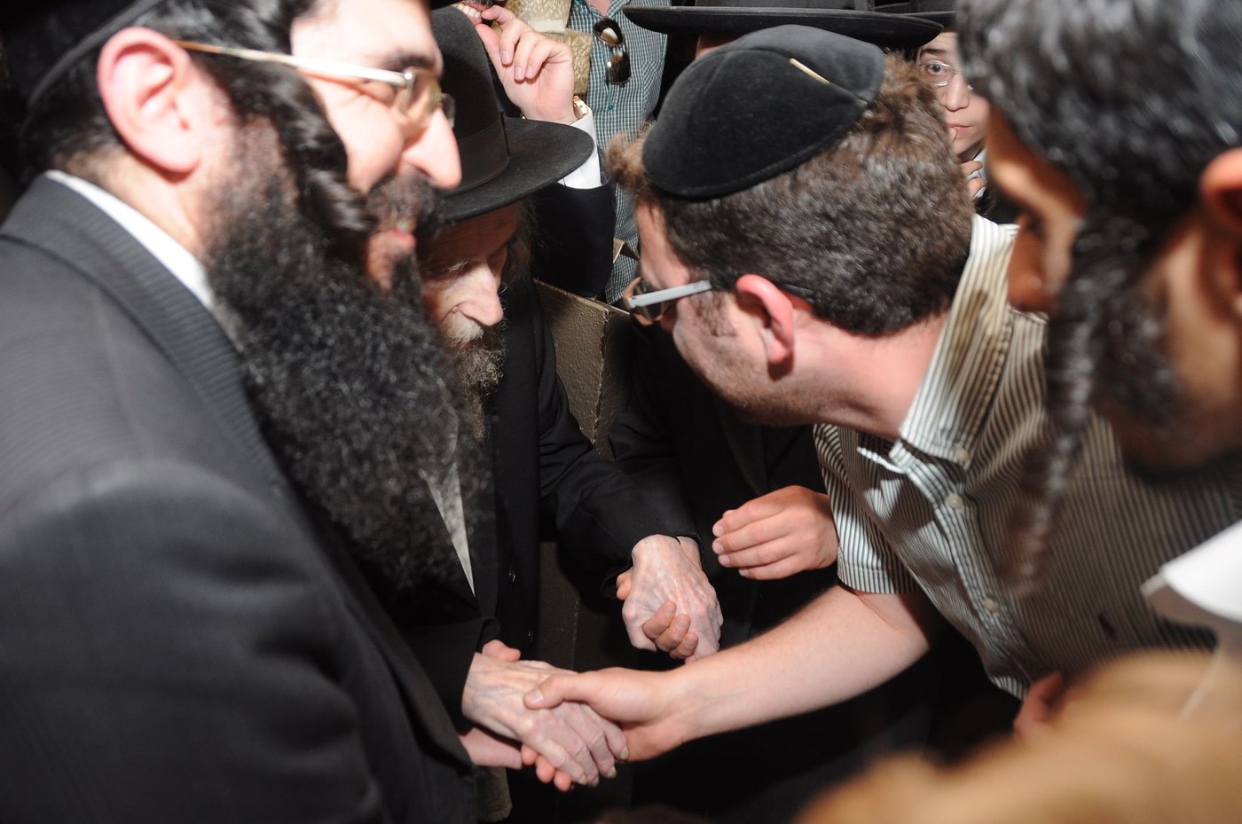 הגראי"ל ביקר בכותל המערבי והתייחס לסוגיית נשות הכותל: "צריך רחמי שמיים"