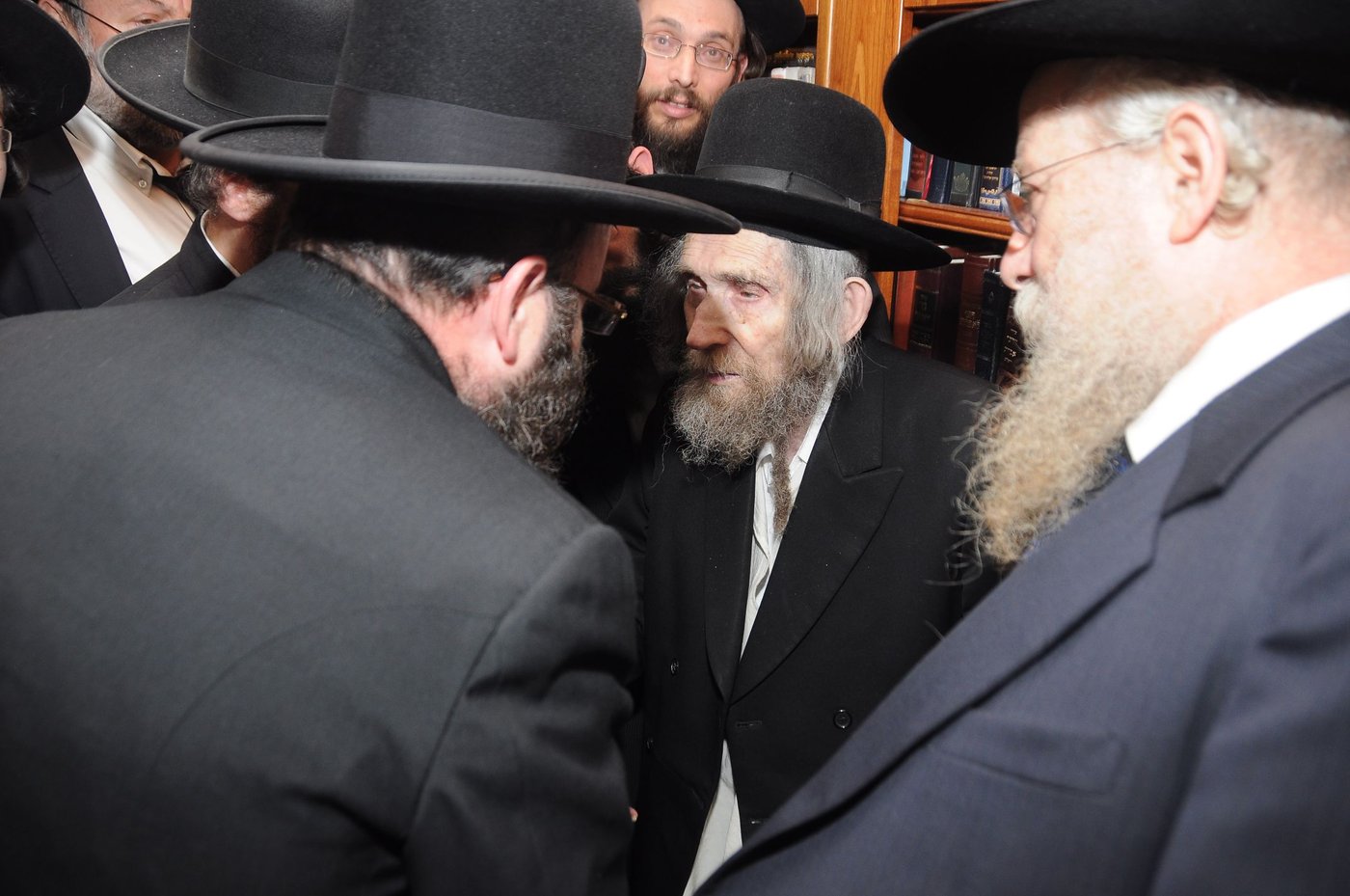 הגראי"ל ביקר בכותל המערבי והתייחס לסוגיית נשות הכותל: "צריך רחמי שמיים"