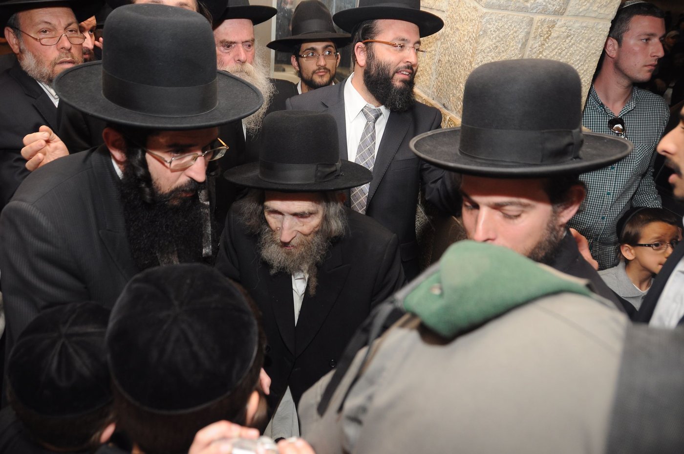 הגראי"ל ביקר בכותל המערבי והתייחס לסוגיית נשות הכותל: "צריך רחמי שמיים"