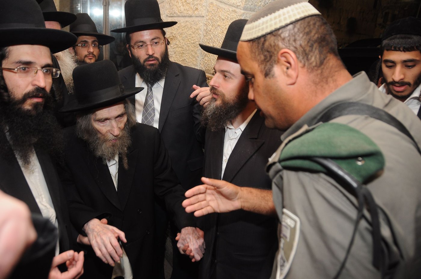 הגראי"ל ביקר בכותל המערבי והתייחס לסוגיית נשות הכותל: "צריך רחמי שמיים"