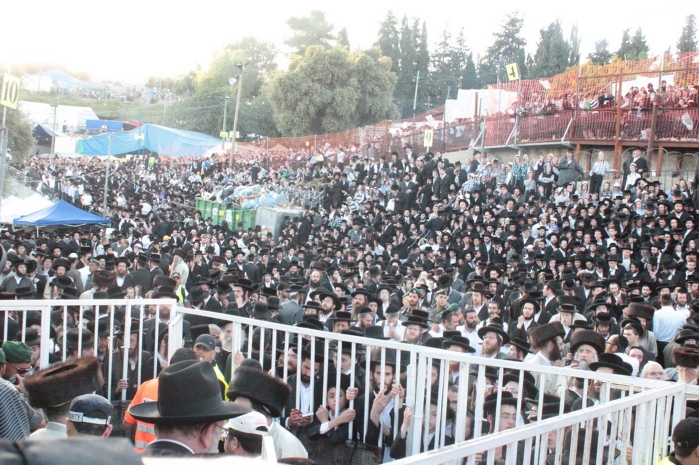 האדמו"ר מ'תולדות אהרון' נעל את אירועי ל"ג בעומר
