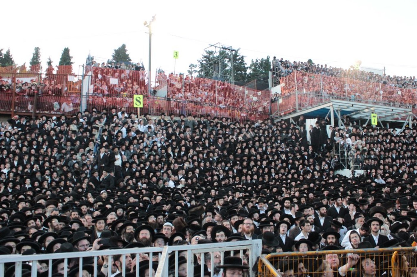 האדמו"ר מ'תולדות אהרון' נעל את אירועי ל"ג בעומר