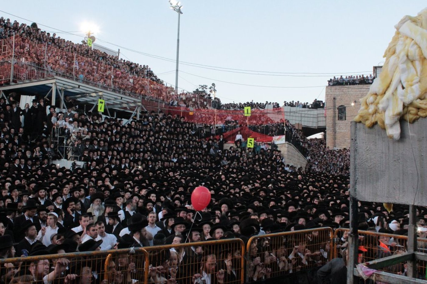 האדמו"ר מ'תולדות אהרון' נעל את אירועי ל"ג בעומר