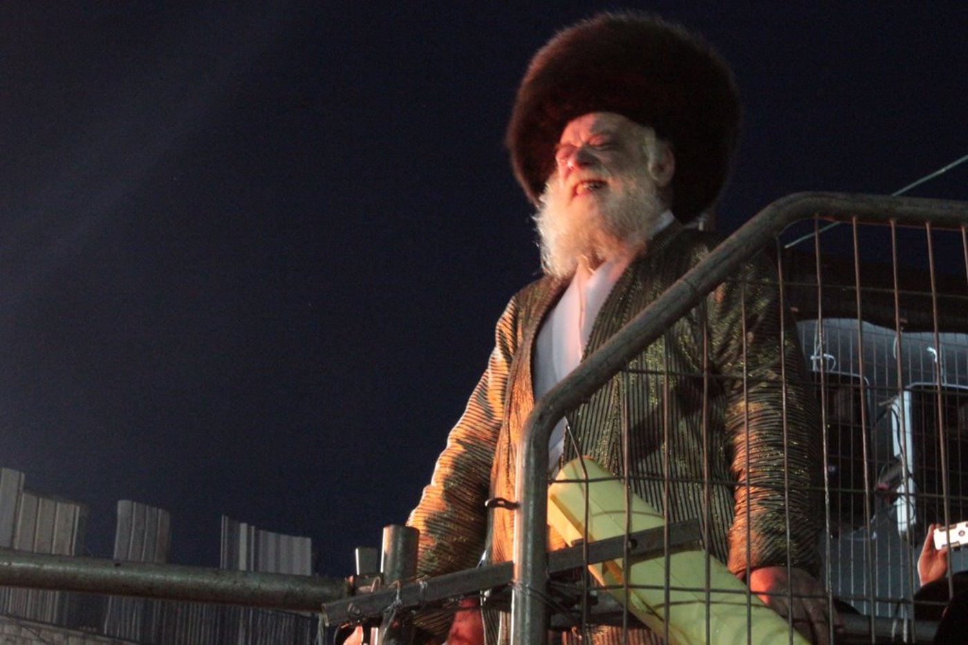 האדמו"ר מ'תולדות אהרון' נעל את אירועי ל"ג בעומר